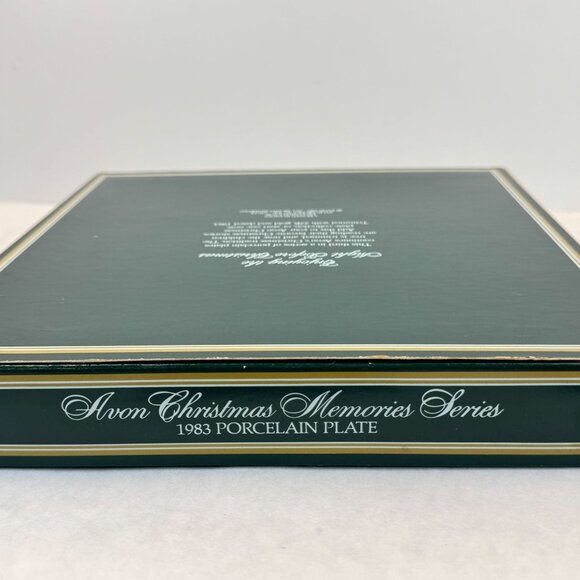 Avon Christmas Memories Plate 1983 Enjoying the Night Before Christmas Third 9" - Picture 6 of 10